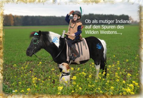 Bild eines Kindes als Indianer verkleidet auf einem Pony